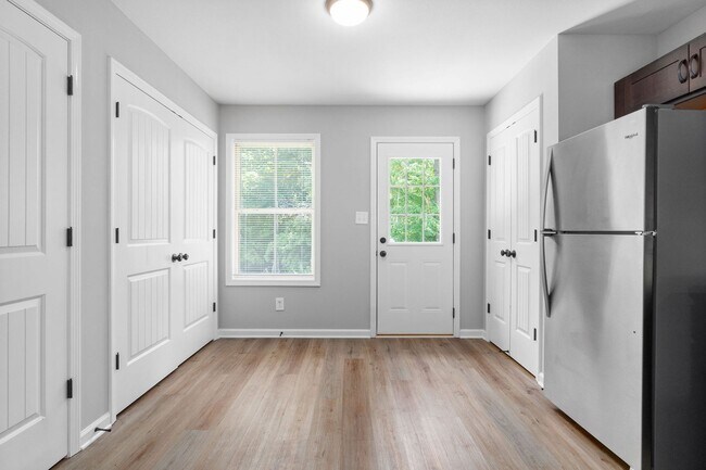Building Photo - 223 Smithson Ln