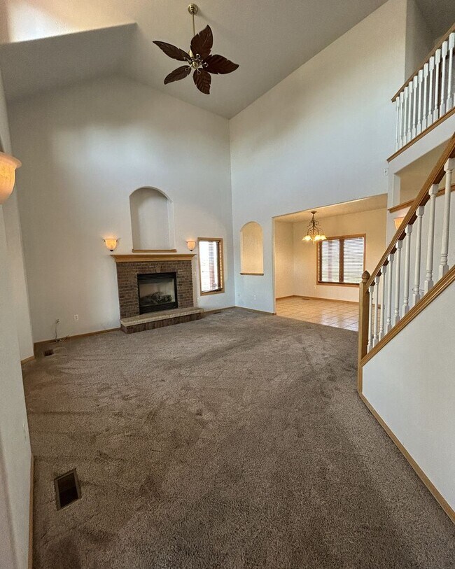 Building Photo - Room to Roam – Stunning Home on 2.4 Acres