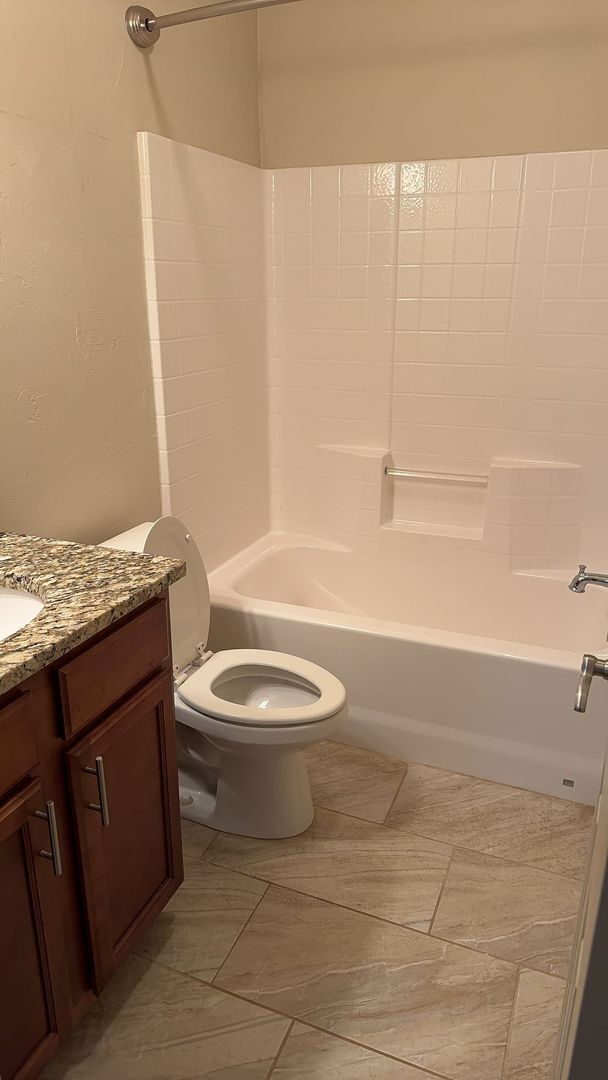 Building Photo - A Very Beautiful and Spacious 3 Bedroom 2 Bath Home in Yukon Public Schools