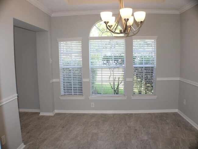 Building Photo - 2411 Rose Hollow Dr