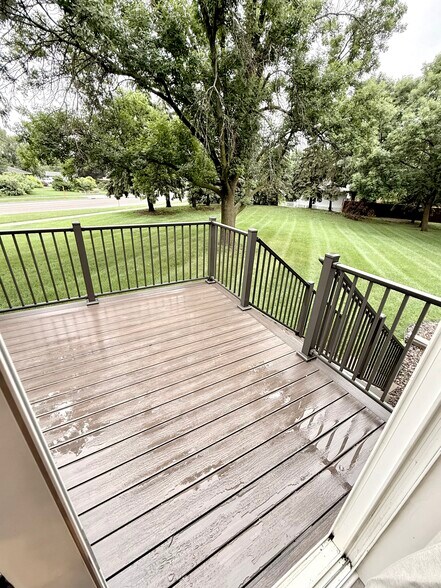 Deck - 16199 Flagstaff Ct S