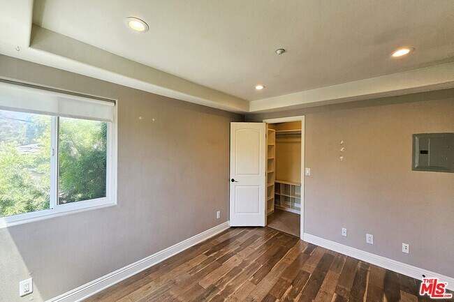 Building Photo - 4220 Fair Ave
