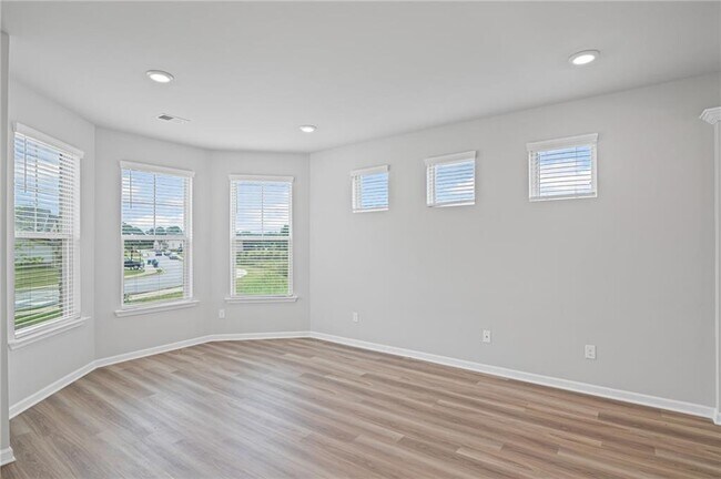 Building Photo - 2106 Cadenza Cir