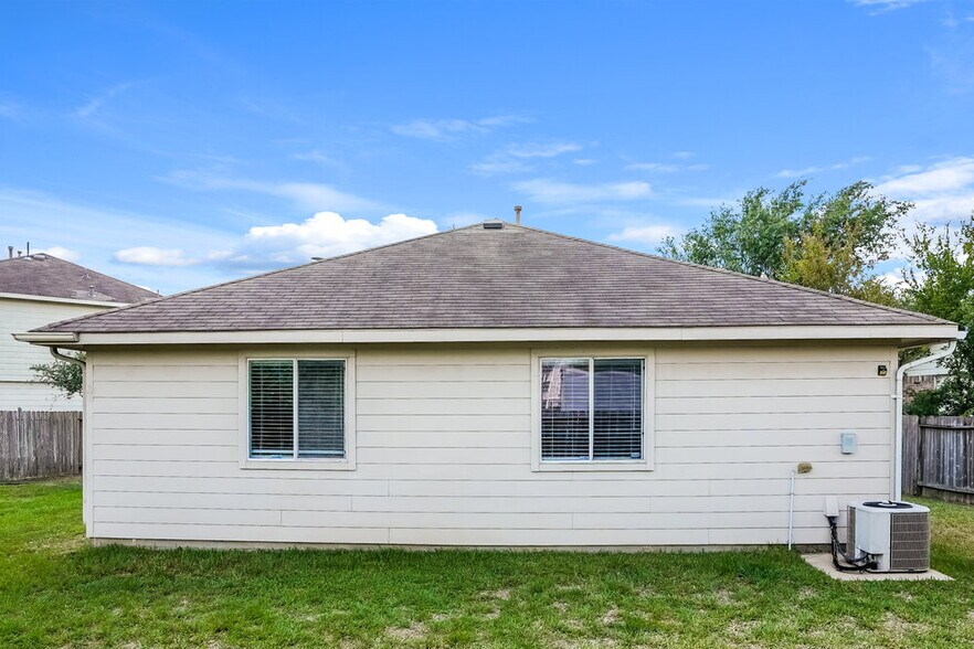 Building Photo - 1842 Strongs Ct
