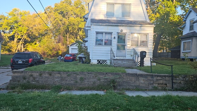 Building Photo - 963 Perry St