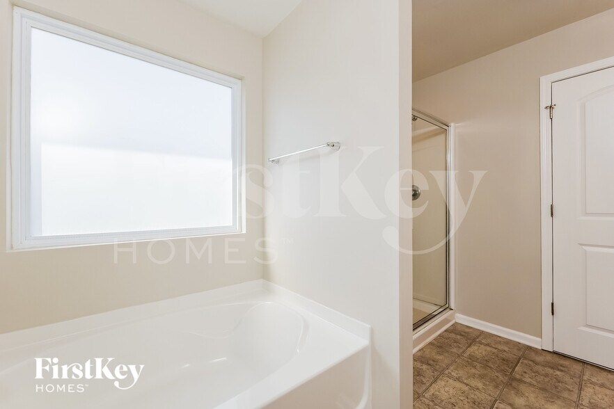 Building Photo - 431 Summergate Dr