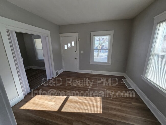 Building Photo - 2800 E 124th St