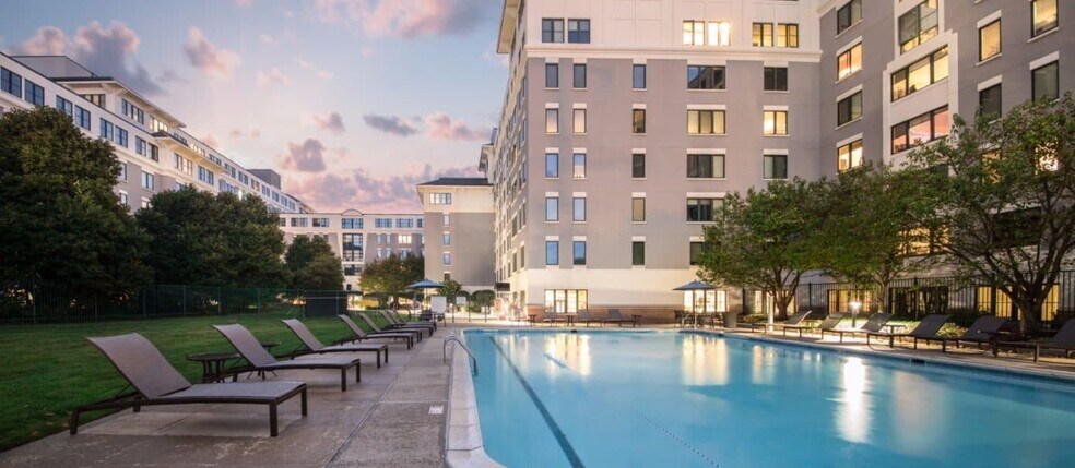 Building Photo - 30 Cambridge Park Dr. Unit 3131