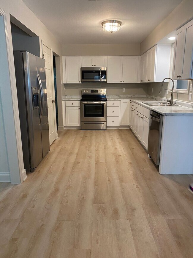 Building Photo - OCEAN SPRINGS GOLF CART DISTRICT - 3 BED 1 BATH HOUSE