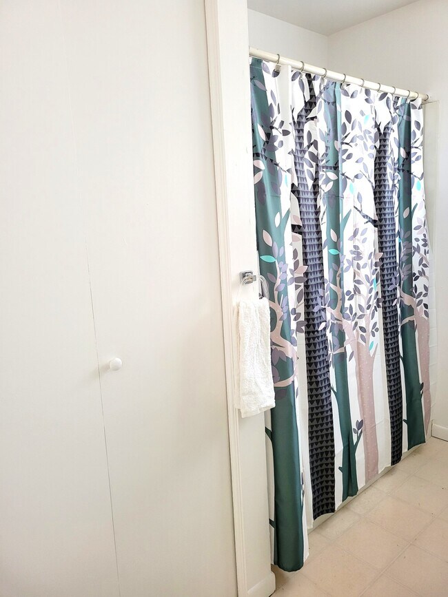 Building Photo - 609 Southland Ave