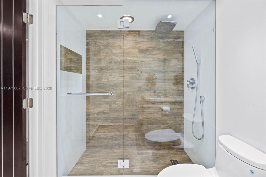 Building Photo - 650 West Ave