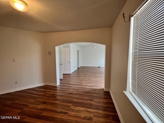 Building Photo - 7105 Tierra Roja St