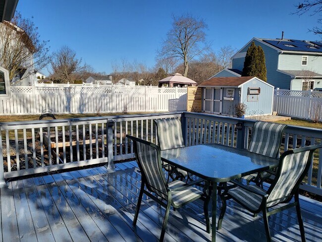 Building Photo - 104 Windsor Ct