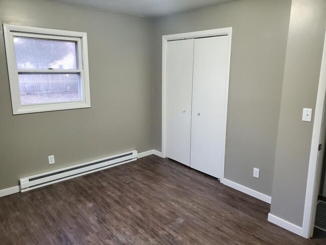 Building Photo - 3 bedroom 2 bath home