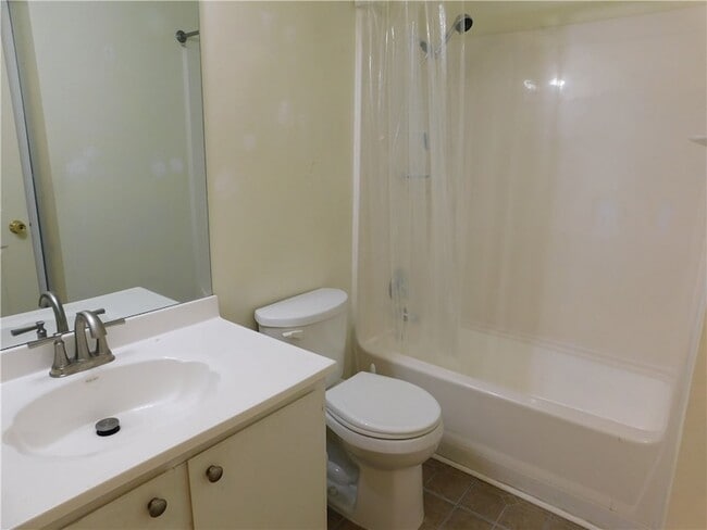 Building Photo - 543 7th Pl