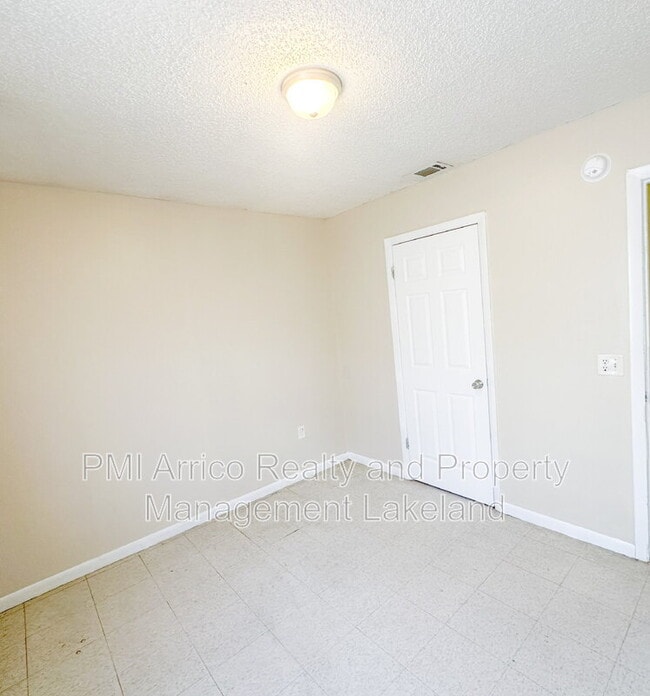 Building Photo - 3212 Crystal Hills Loop S