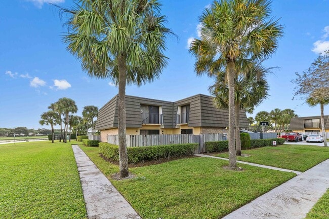 Building Photo - 619 6th Way