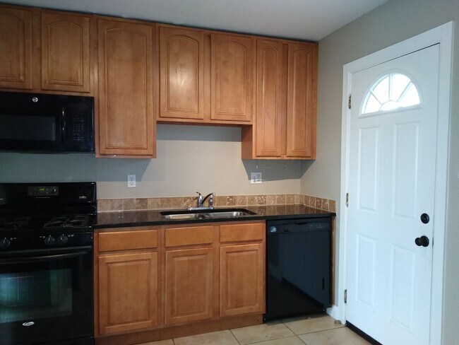 Building Photo - Mountain View 2 Bedroom 1 Bath Duplex on a Hill