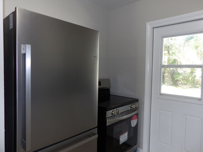 Building Photo - REMODELED INSIDE 3 Bedroom, 1 Bath, 1 car ...