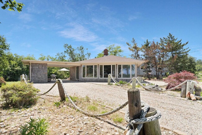 Building Photo - 155 Sound Ave