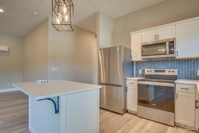 Building Photo - 203 S L St