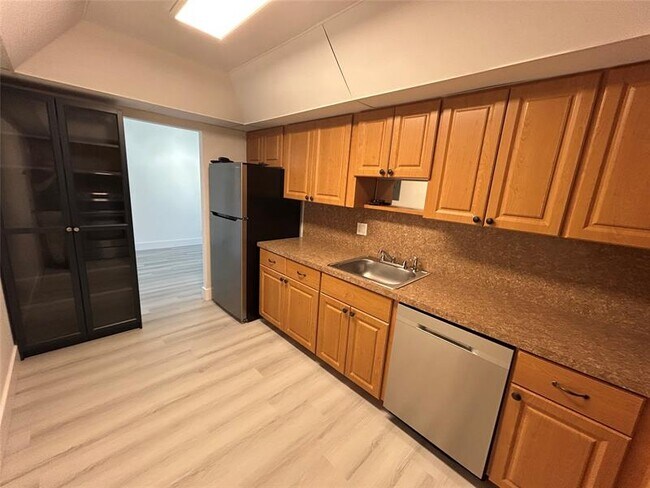Building Photo - 405 N Ocean Blvd