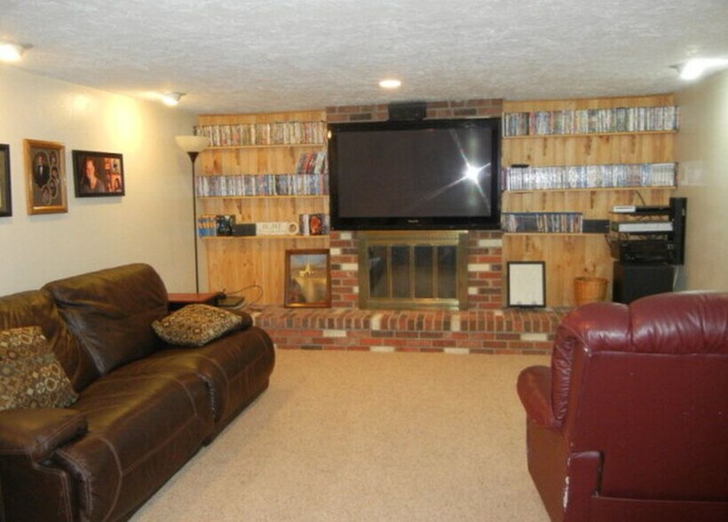 Building Photo - 2051 Hughes Dr