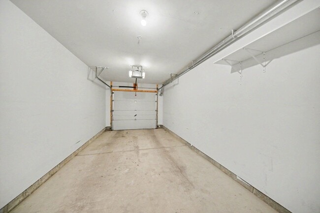 Building Photo - 2738 Barclay Wy