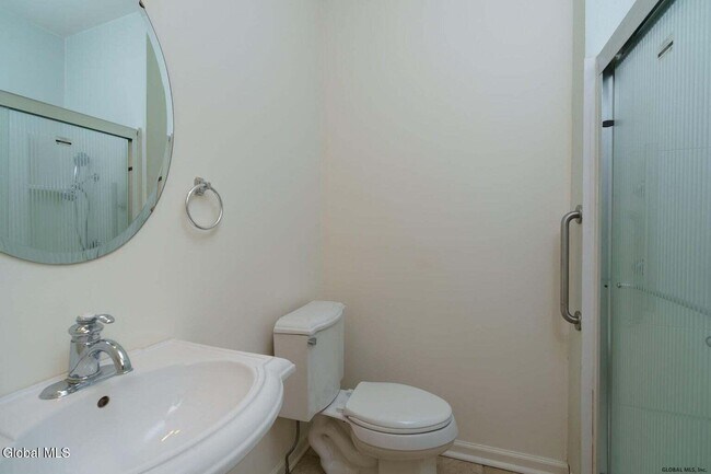 Building Photo - 7 Clearwater Ct