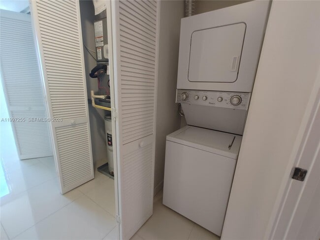 Building Photo - 7661 NW 107th Ave