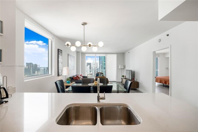 Building Photo - 500 Brickell Ave