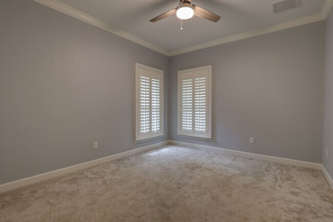 Building Photo - 15813 A