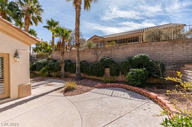 Building Photo - 10041 Woodhouse Dr