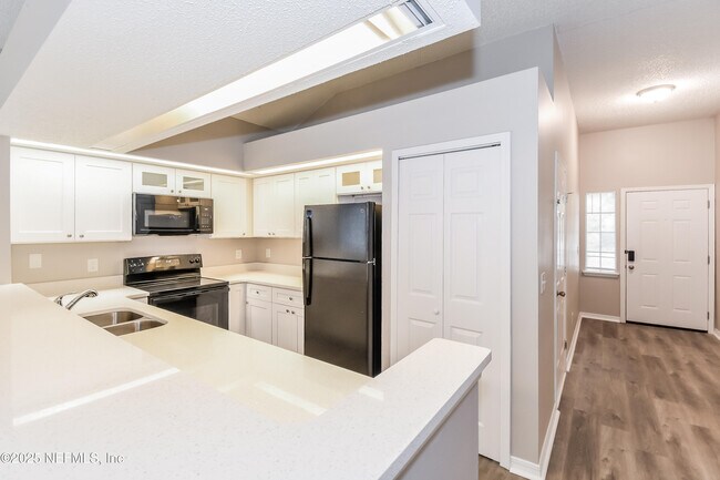 Building Photo - 7709 Mystic Point Ct W