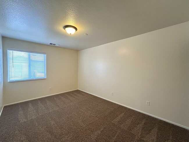 Building Photo - Two-Story 3-Bedroom Condo in Orange Gardens HOA!