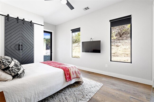 Building Photo - 9400 Ranchland Hills Blvd
