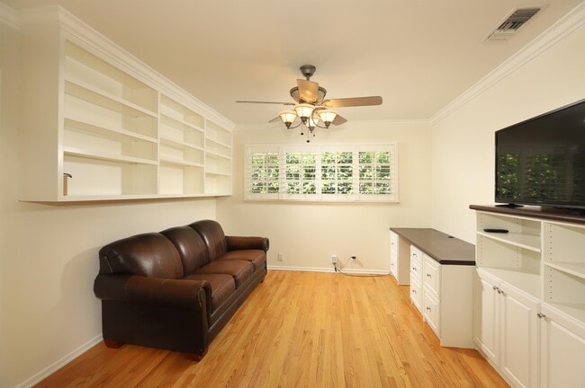 Building Photo - 605 Brightside Ln