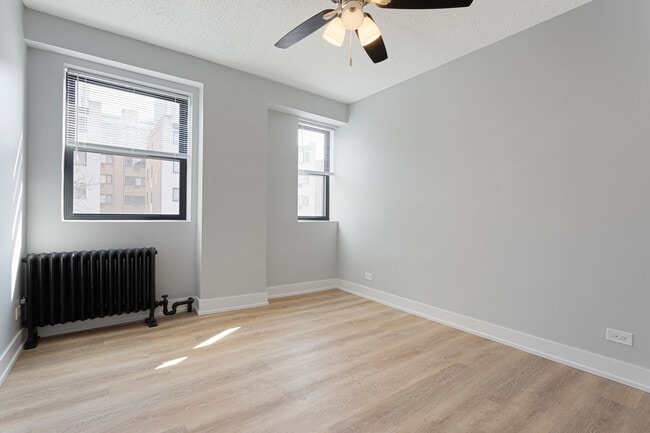 Building Photo - 6026 N Winthrop Ave