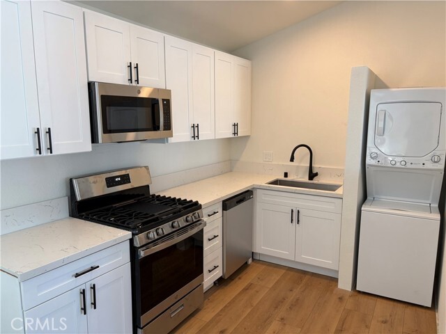 Building Photo - 758 W 20th St