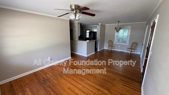 Building Photo - 2720 Martha Dr