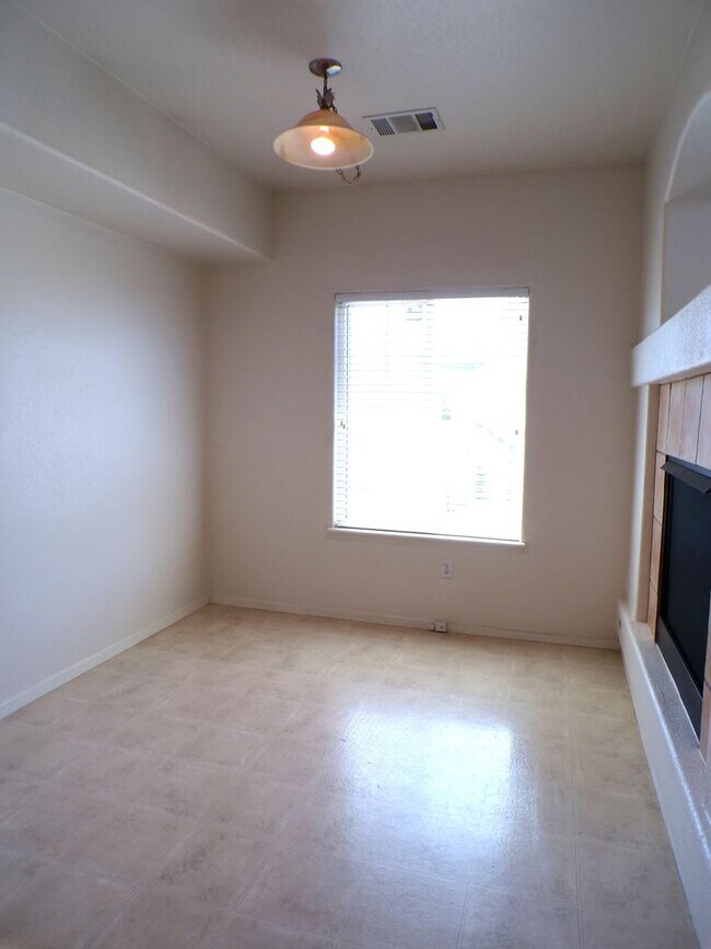 Building Photo - Spacious 2-Bed, 2.5-Bath Condo in Cherry C...