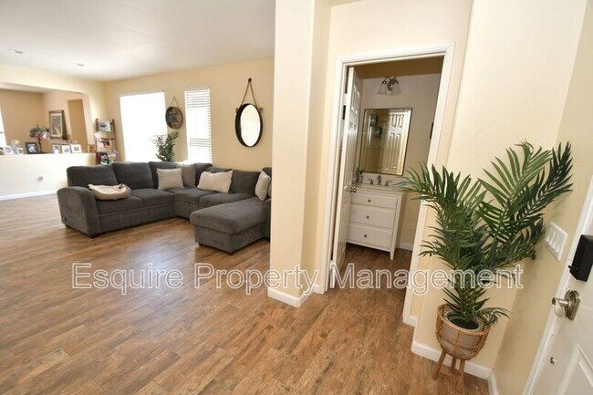 Building Photo - 371 Huerta St