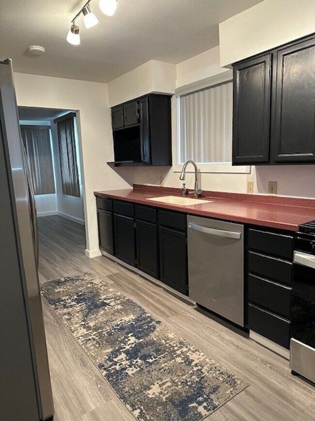 Building Photo - NEWLY REMODELED | East Anchorage | 3BR 1.5...