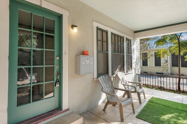 Building Photo - Historic Charm Near The Pearl