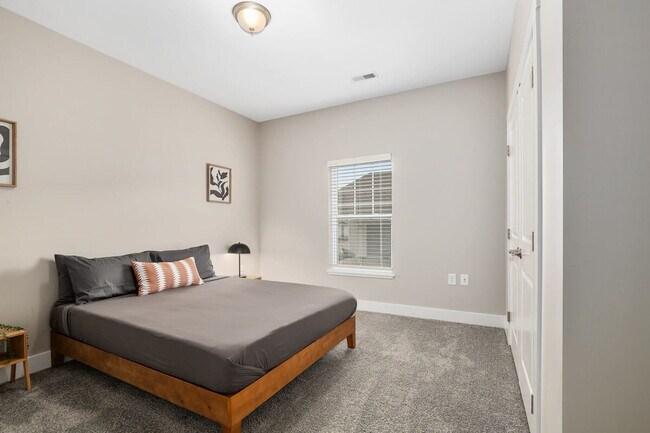 Building Photo - 5883 Cabernet Ave