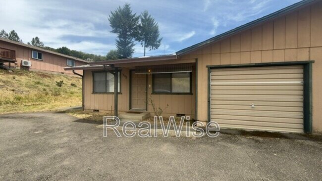 Building Photo - 1132 NE Barager Ave