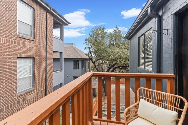 Building Photo - 800 S 1st St