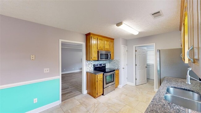 Building Photo - 275 Allen Dr