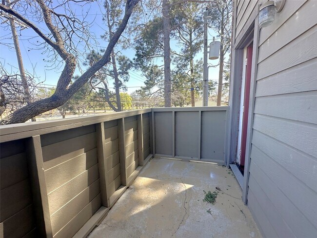 Building Photo - 1600 Pecan Chase Cir