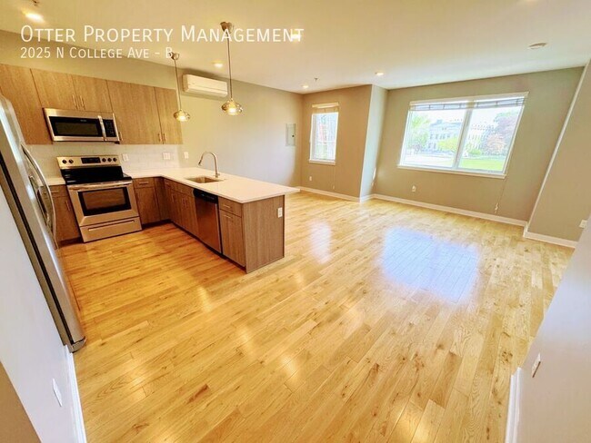 Primary Photo - 2025 N College Ave